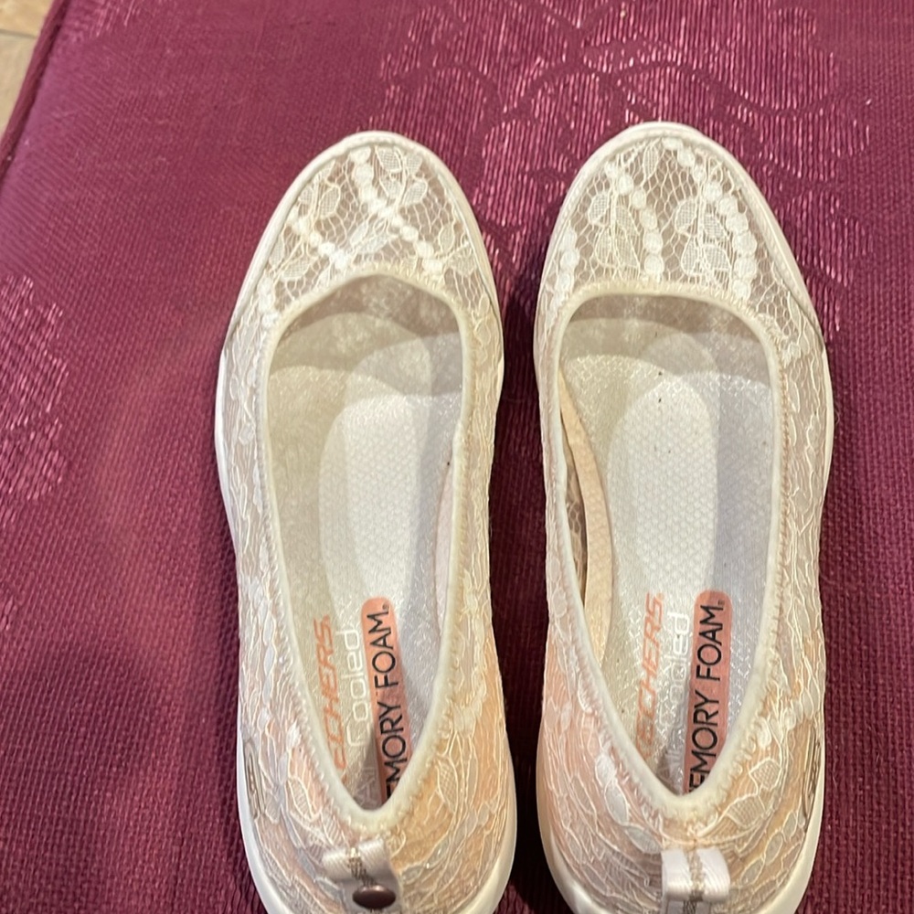 Skechers - air cooled memory foam size 9.5